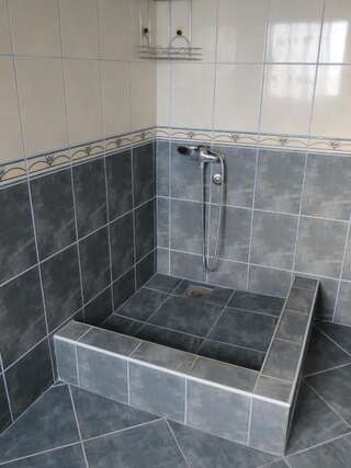 Апартаменты Apartments Volarić Сутоморе Апартаменты с балконом-3