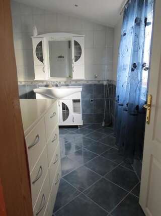 Апартаменты Apartments Volarić Сутоморе Апартаменты с балконом-4